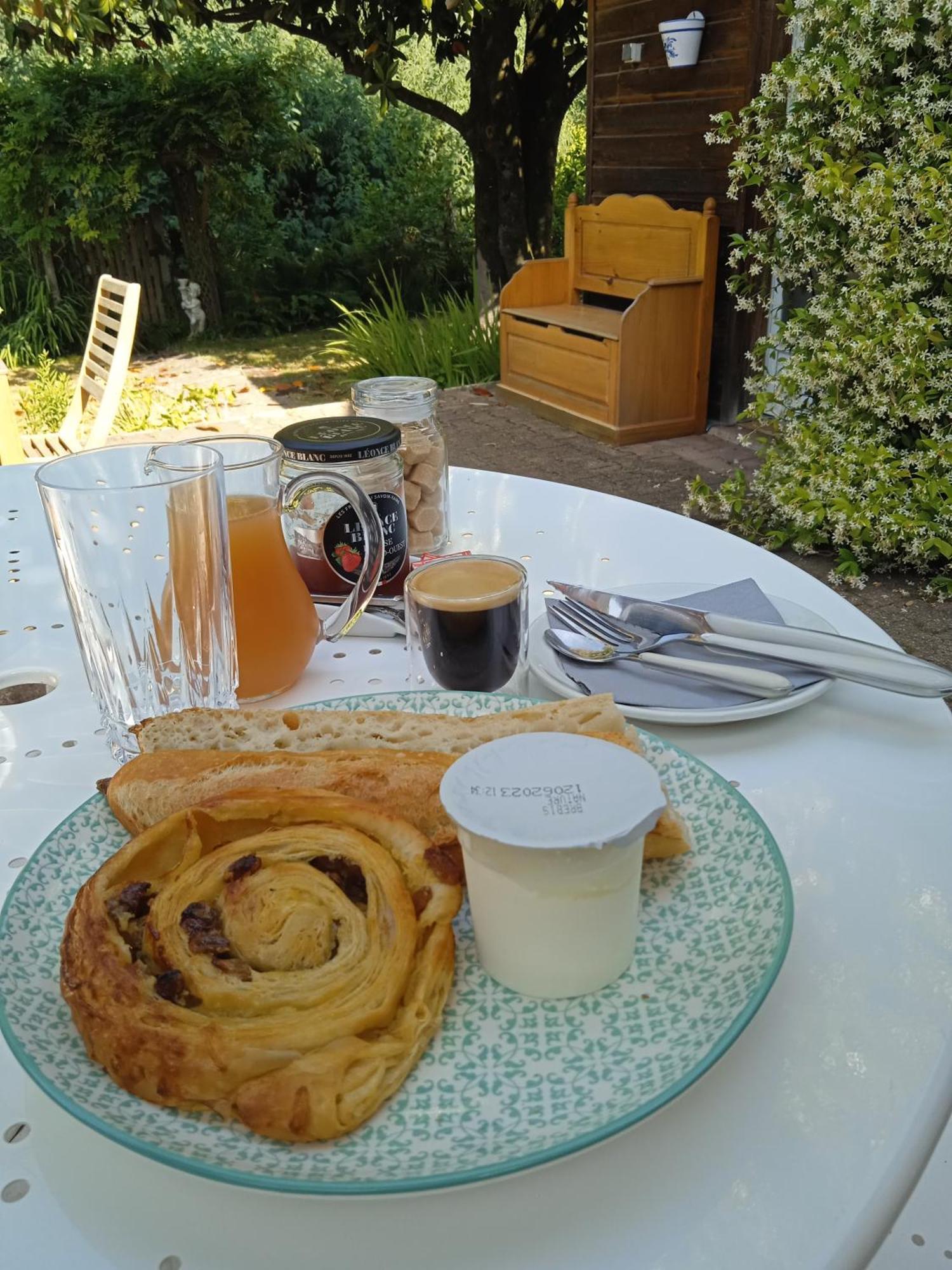 Les Jardins De Mimizan Bed & Breakfast Exterior photo